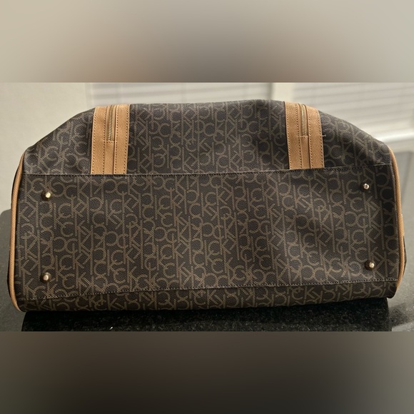 Large Calvin Klein Duffle Bag - Picture 7 of 9